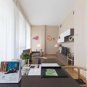 Hemeras Boutique Homes - Design Near Duomo Cathedral Mediolan